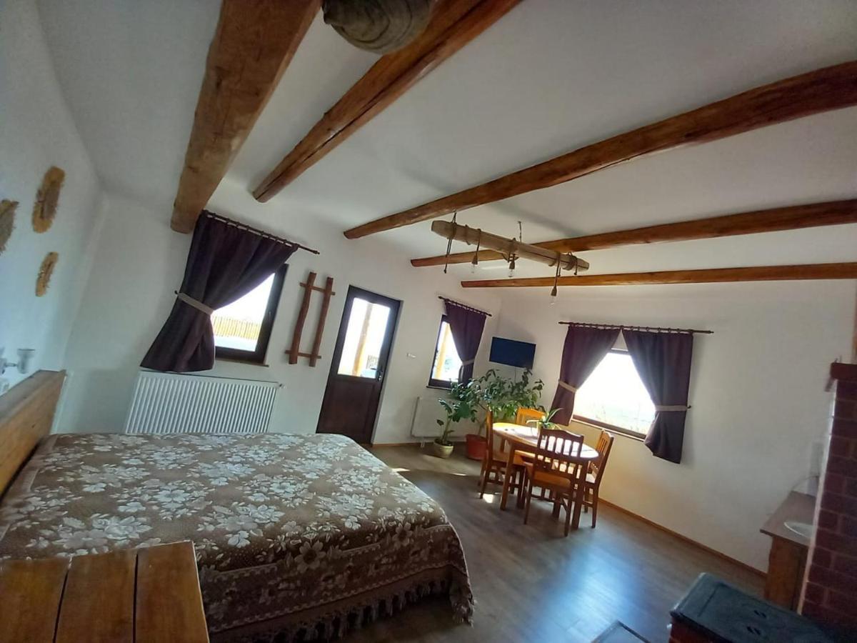 Casuta Din Deal Targu Neamt Exterior photo