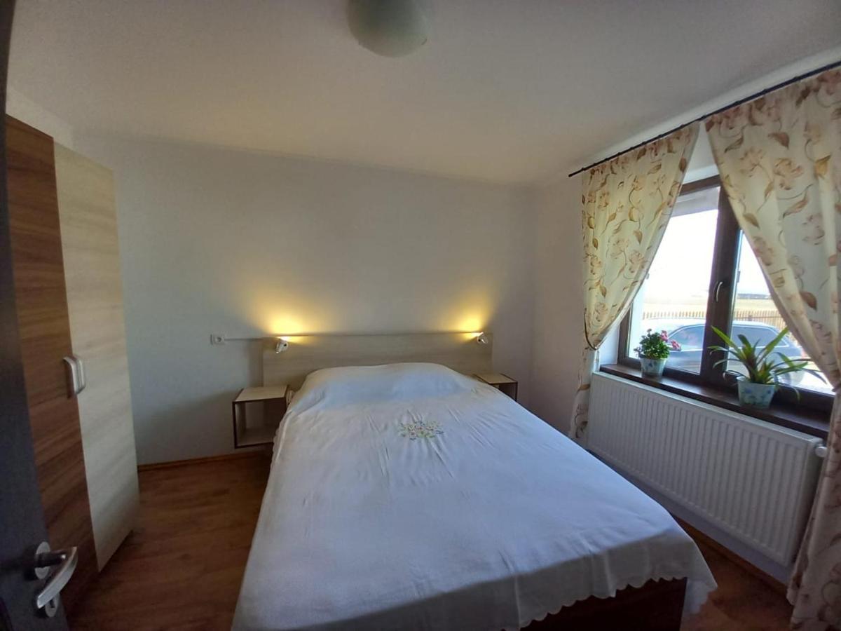 Casuta Din Deal Targu Neamt Exterior photo