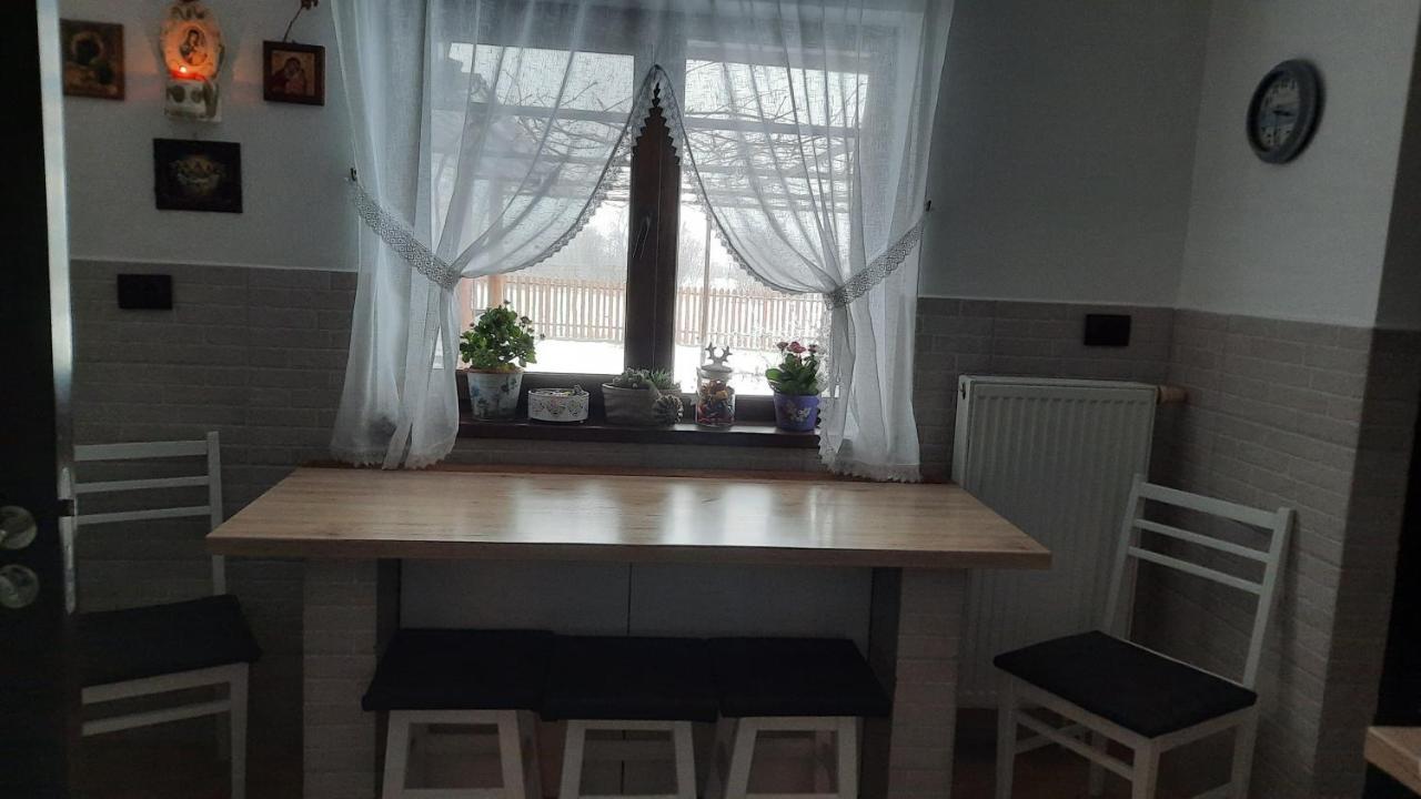 Casuta Din Deal Targu Neamt Exterior photo