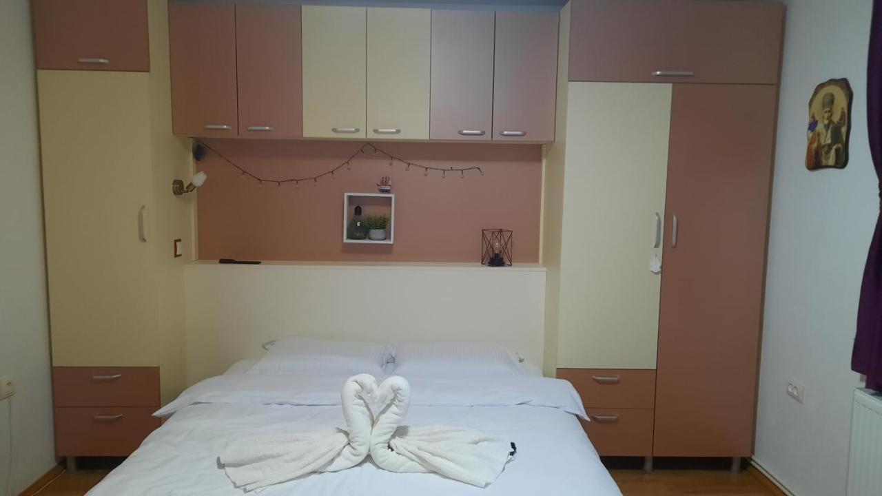 Casuta Din Deal Targu Neamt Exterior photo