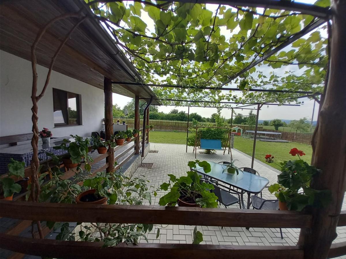 Casuta Din Deal Targu Neamt Exterior photo