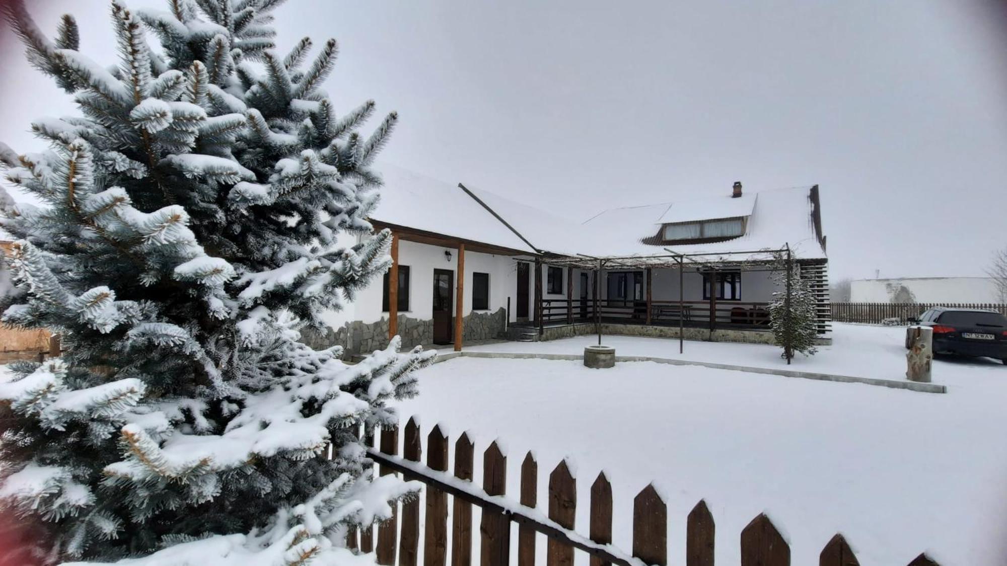 Casuta Din Deal Targu Neamt Exterior photo