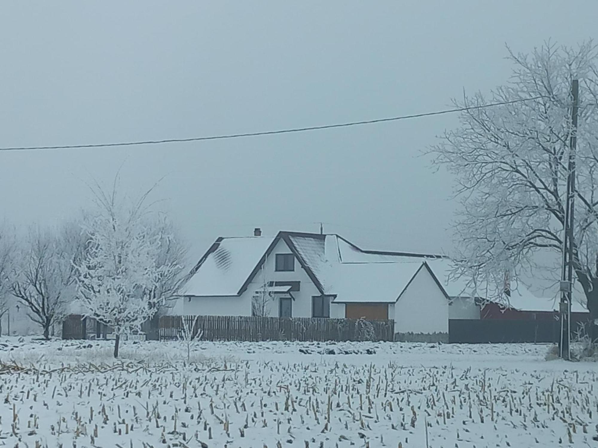 Casuta Din Deal Targu Neamt Exterior photo