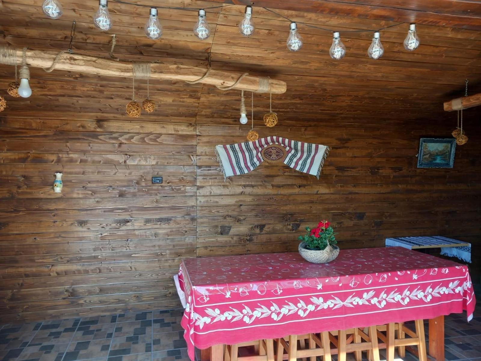Casuta Din Deal Targu Neamt Exterior photo